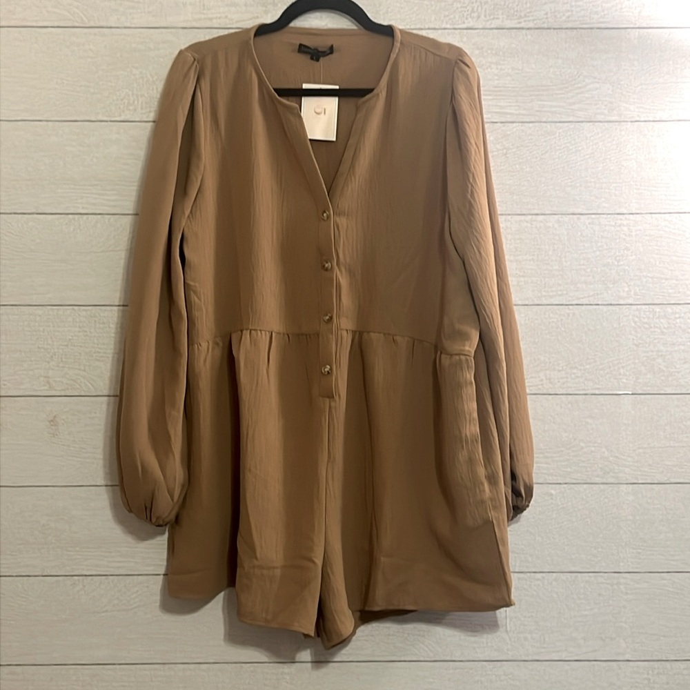 Camel Long sleeve Button Up Romper with Pockets, NWT, Size Large